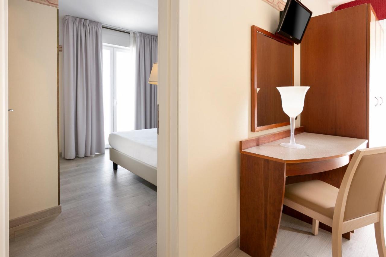 Hotel Bikini Rimini Extérieur photo