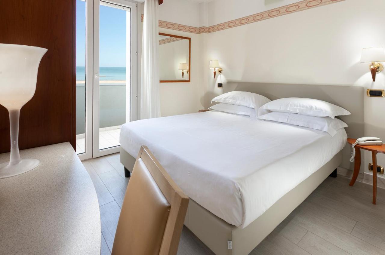Hotel Bikini Rimini Extérieur photo