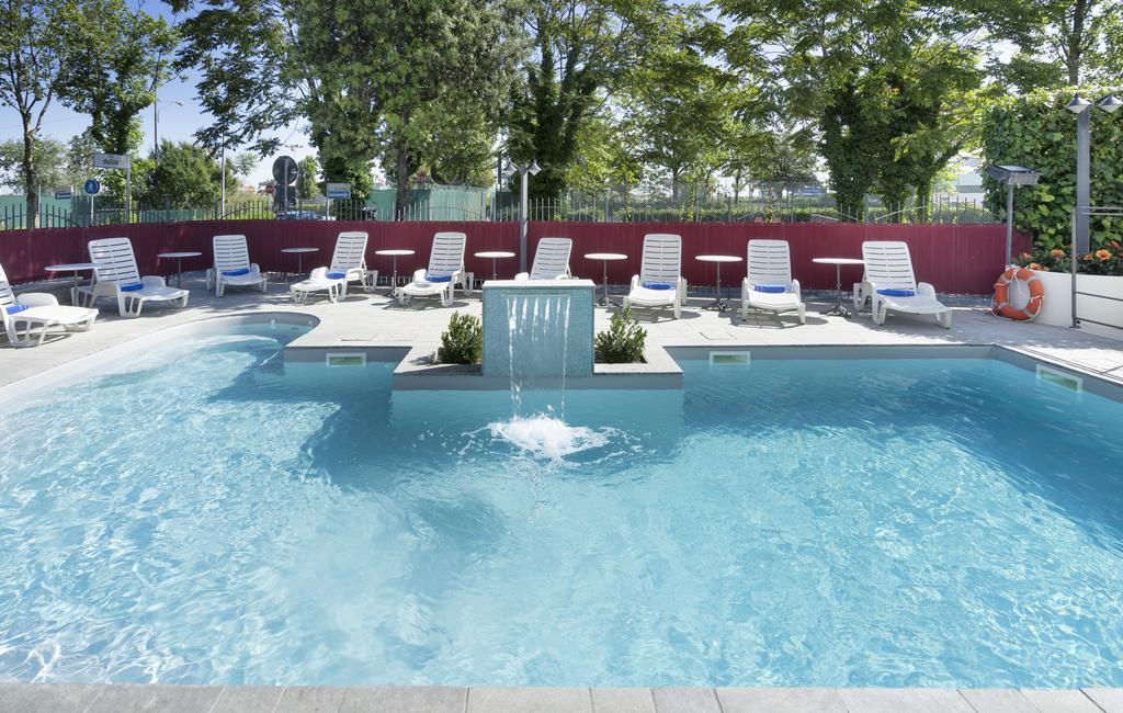 Hotel Bikini Rimini Extérieur photo