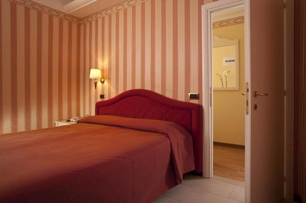 Hotel Bikini Rimini Extérieur photo